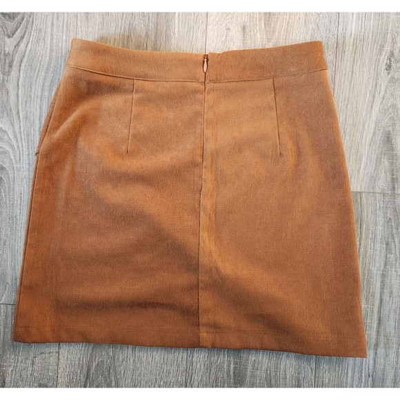 Mini Skirt Sz M Brown Faux Suede A-Line Eyelet Detail Preppy Casual Eye Catching - Picture 5 of 8